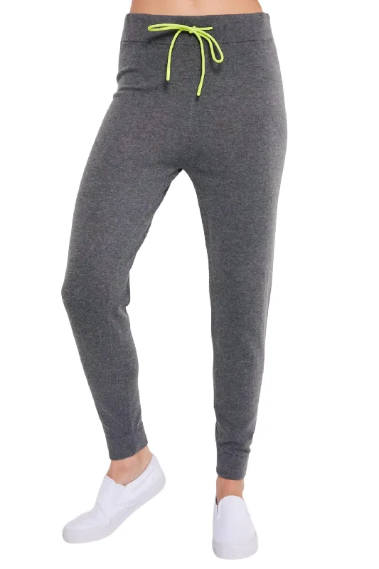 Chill Factor Jogger In Fog Women's Stylish Professional Apparel