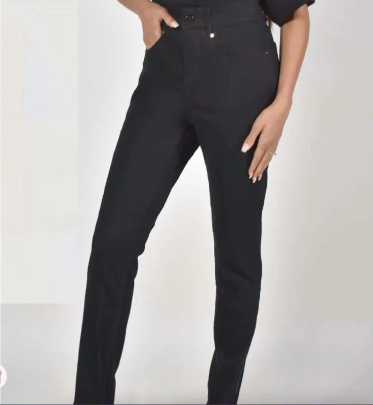 Jeans In Black Women's Travel Attire