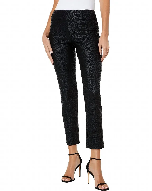 Pull On Pant In Black Animal Timeless Women's Apparel